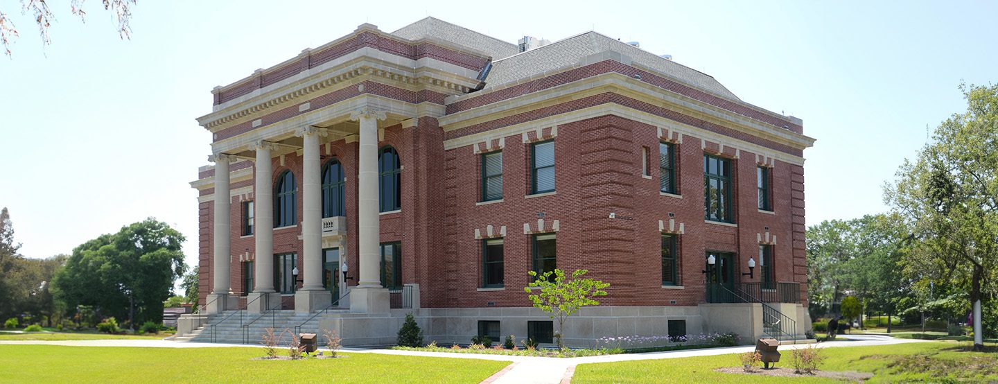 A large brick and stone courthouse with columns in the front in South Carolina.